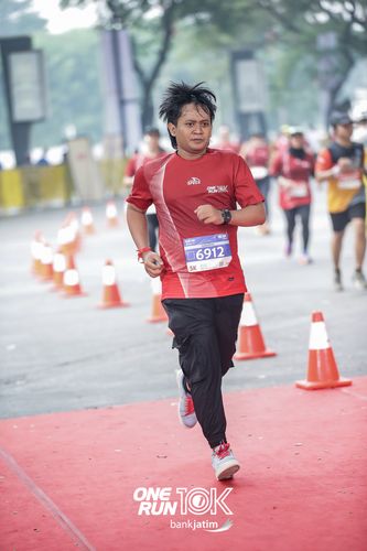 Race photo from ONE RUN 10 K
