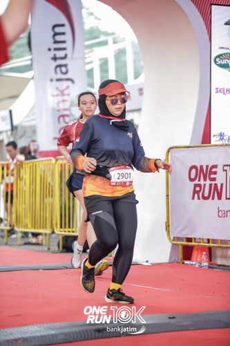 Race photo from ONE RUN 10 K