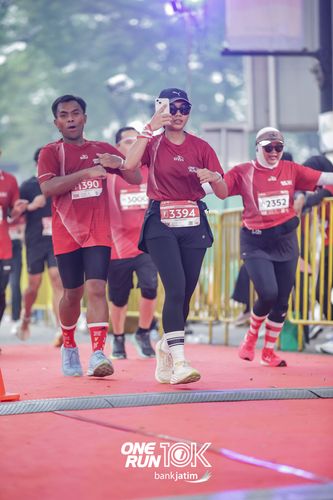 Race photo from ONE RUN 10 K