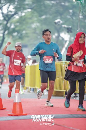 Race photo from ONE RUN 10 K
