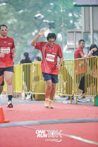 Race photo from ONE RUN 10 K