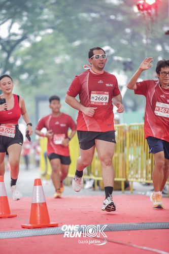 Race photo from ONE RUN 10 K