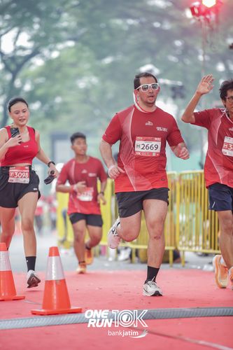 Race photo from ONE RUN 10 K