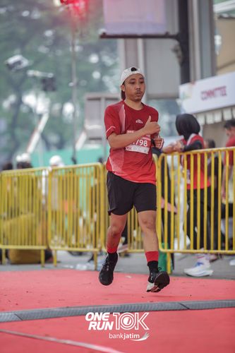 Race photo from ONE RUN 10 K