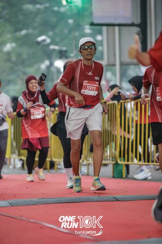 Race photo from ONE RUN 10 K