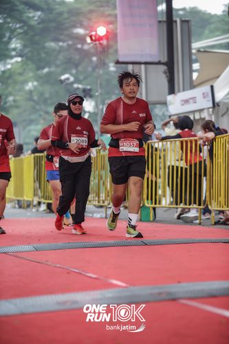 Race photo from ONE RUN 10 K