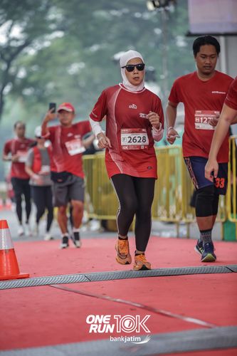 Race photo from ONE RUN 10 K