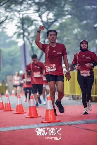 Race photo from ONE RUN 10 K