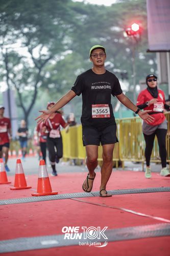 Race photo from ONE RUN 10 K