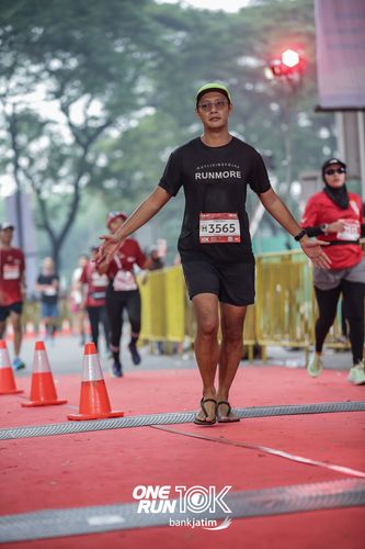 Race photo from ONE RUN 10 K