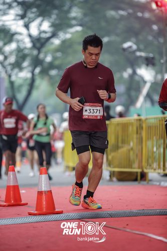 Race photo from ONE RUN 10 K