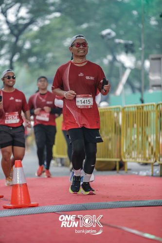 Race photo from ONE RUN 10 K