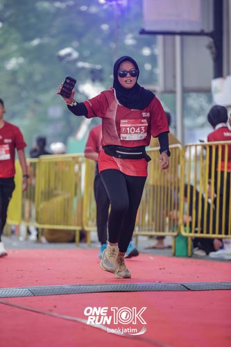 Race photo from ONE RUN 10 K
