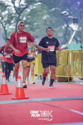 Race photo from ONE RUN 10 K