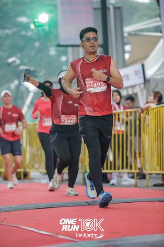 Race photo from ONE RUN 10 K