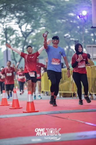 Race photo from ONE RUN 10 K