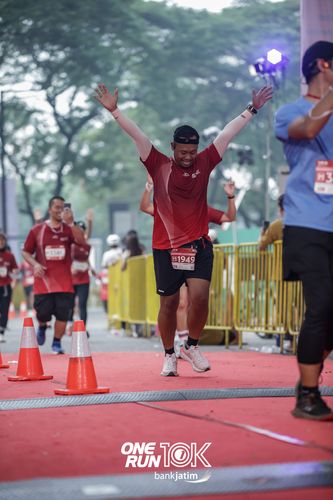 Race photo from ONE RUN 10 K