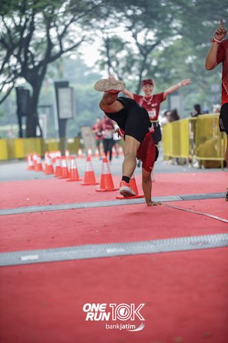 Race photo from ONE RUN 10 K