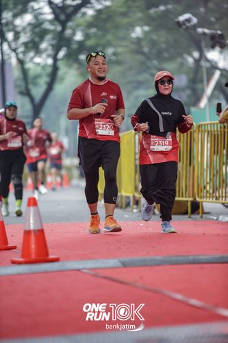 Race photo from ONE RUN 10 K