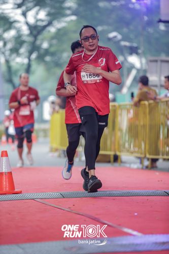 Race photo from ONE RUN 10 K