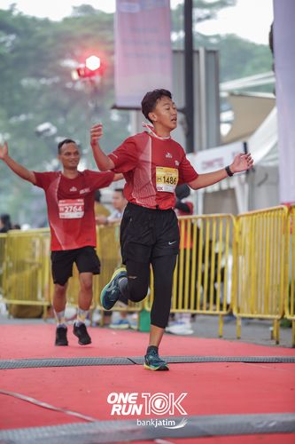Race photo from ONE RUN 10 K