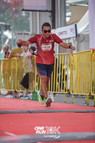 Race photo from ONE RUN 10 K