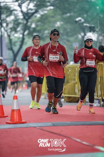 Race photo from ONE RUN 10 K
