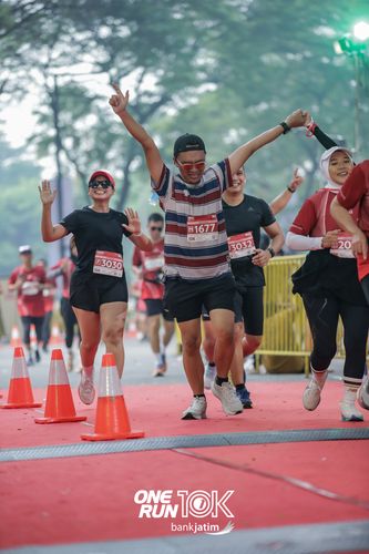 Race photo from ONE RUN 10 K