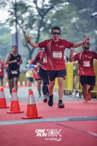 Race photo from ONE RUN 10 K