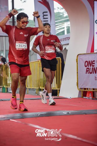 Race photo from ONE RUN 10 K