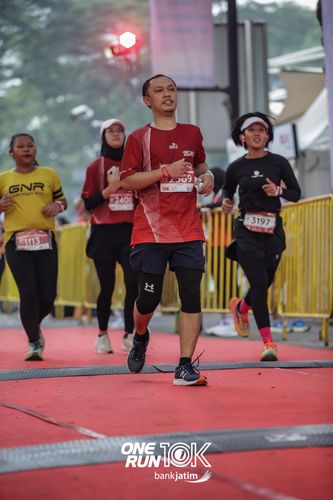 Race photo from ONE RUN 10 K