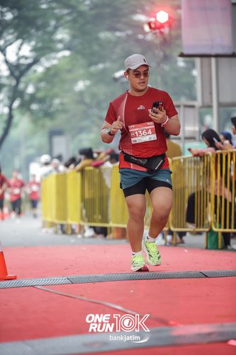 Race photo from ONE RUN 10 K