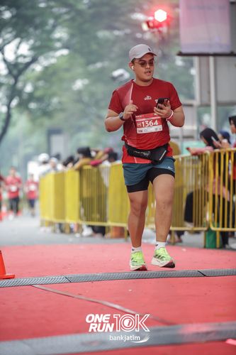 Race photo from ONE RUN 10 K