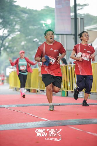 Race photo from ONE RUN 10 K