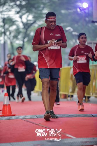 Race photo from ONE RUN 10 K
