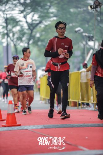 Race photo from ONE RUN 10 K