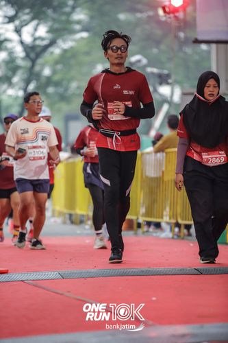 Race photo from ONE RUN 10 K