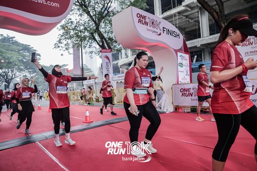 Race photo from ONE RUN 10 K