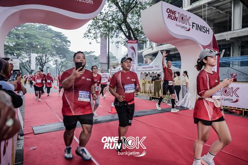 Race photo from ONE RUN 10 K