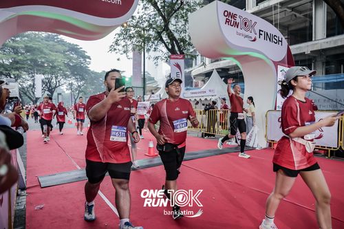 Race photo from ONE RUN 10 K