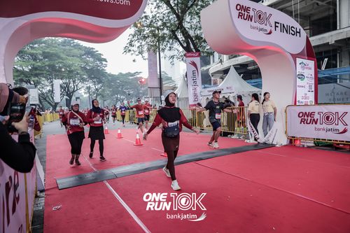 Race photo from ONE RUN 10 K