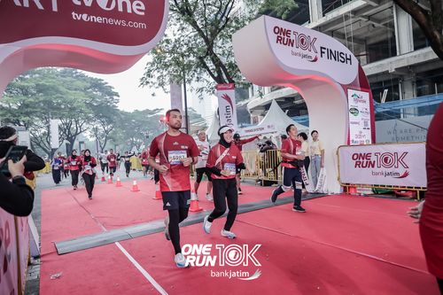 Race photo from ONE RUN 10 K