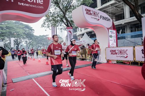 Race photo from ONE RUN 10 K