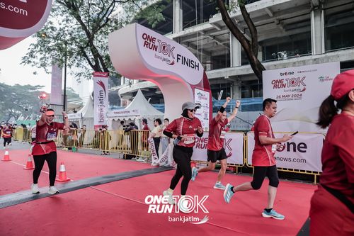 Race photo from ONE RUN 10 K