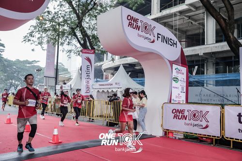 Race photo from ONE RUN 10 K