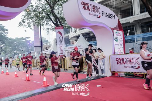 Race photo from ONE RUN 10 K