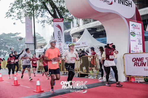 Race photo from ONE RUN 10 K