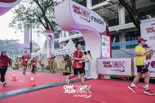 Race photo from ONE RUN 10 K