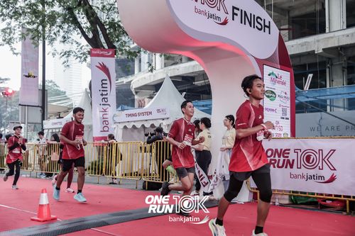 Race photo from ONE RUN 10 K