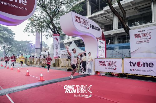 Race photo from ONE RUN 10 K